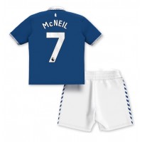 Camisa de Futebol Everton Dwight McNeil #7 Equipamento Principal Infantil 2023-24 Manga Curta (+ Calças curtas)